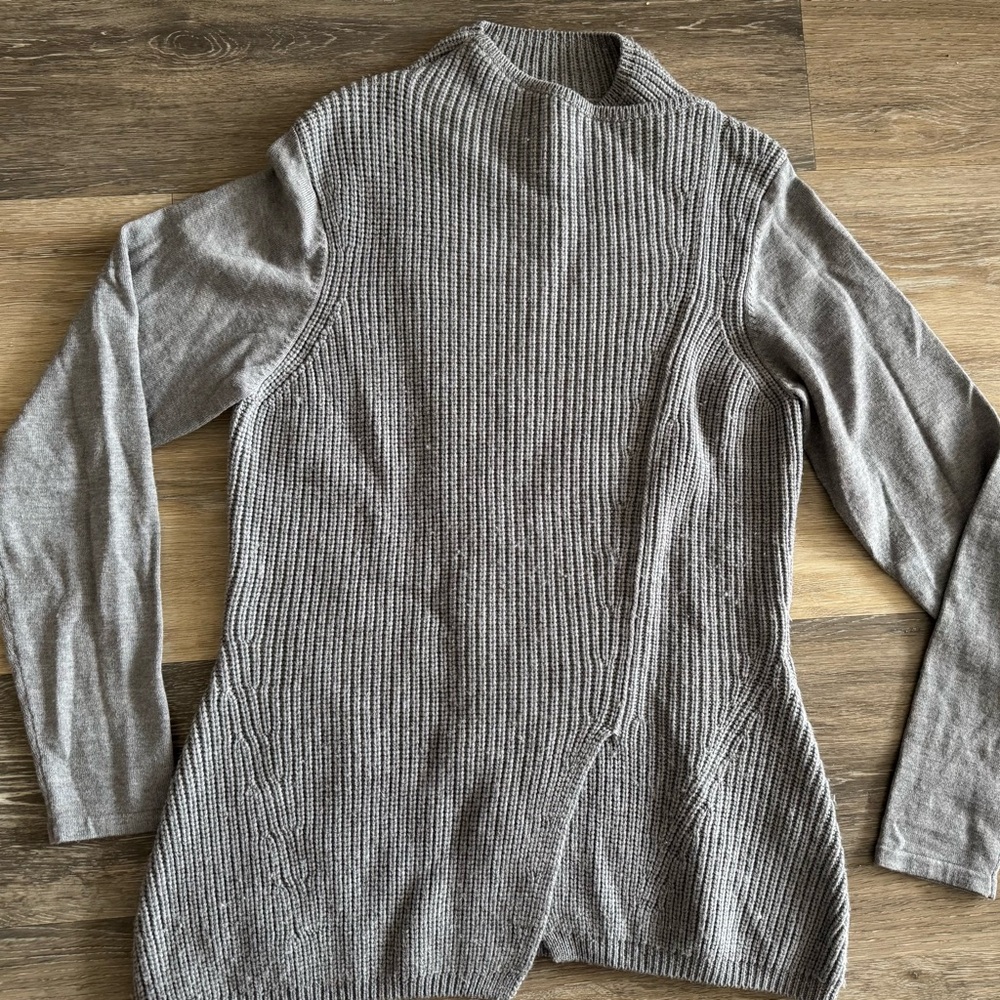 Elie Tahari Gray Ribbed Turtleneck Sweater